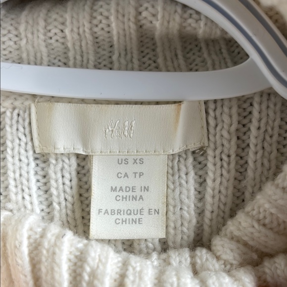 H&M Cream Ribbed Turtleneck Sweater - Picture 2 of 4
